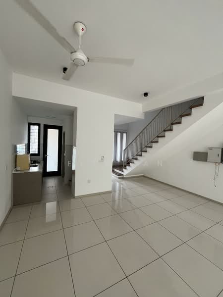 Rumah Teres untuk Disewa di Shah Alam (Selangor) - Keith Tan - Living Room - PropertyGuru.com.my