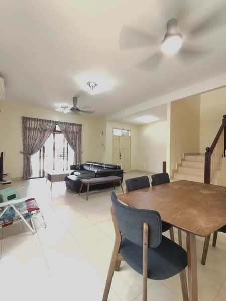 Cluster House for Rent in Taman Mount Austin (Tebrau) - Warren Tay - Living Room - PropertyGuru.com.my