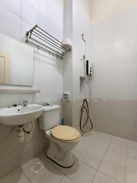 Cluster House for Rent in Taman Mount Austin (Tebrau) - Warren Tay - Bathroom - PropertyGuru.com.my