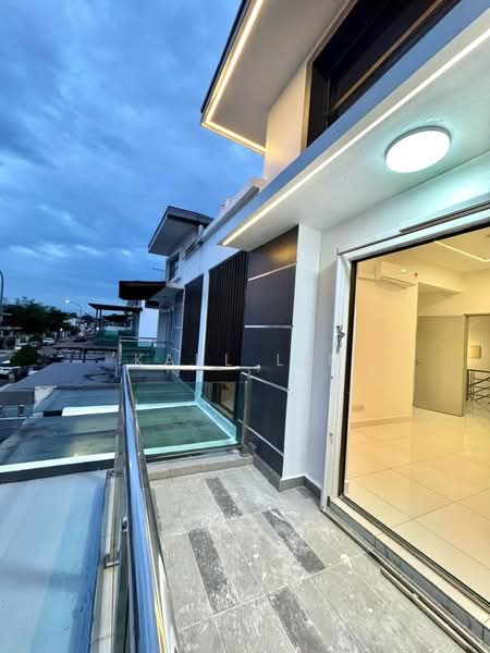 2-storey Terraced House for Sale in Taman Bestari Indah (Ulu Tiram) - Karl Lim - Balcony - PropertyGuru.com.my