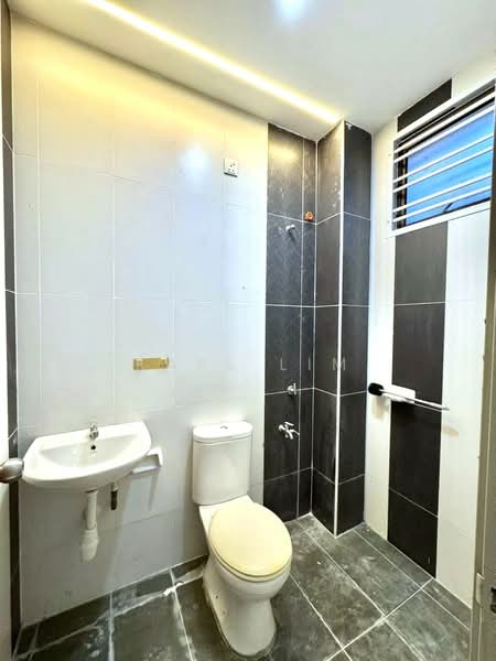 2-storey Terraced House for Sale in Taman Bestari Indah (Ulu Tiram) - Karl Lim - Bathroom - PropertyGuru.com.my