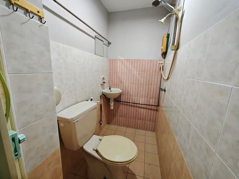 Apartment for Rent at Bayu Puteri 3 - Fion Lee - Bathroom - PropertyGuru.com.my