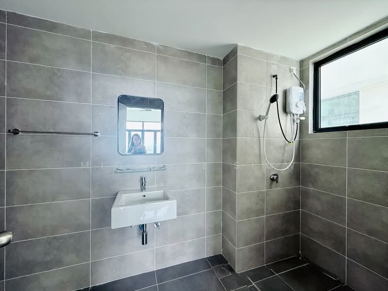 Servis Apartment untuk Disewa di Serviced Residence @ The Louvre @ Country Heights - Michelle Siow - Bathroom - PropertyGuru.com.my
