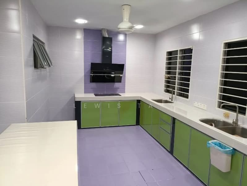 Rumah Teres 2.5 Tingkat untuk Dijual di Taman Bukit Serdang (Seri Kembangan) - Lewis Tam - Kitchen - PropertyGuru.com.my