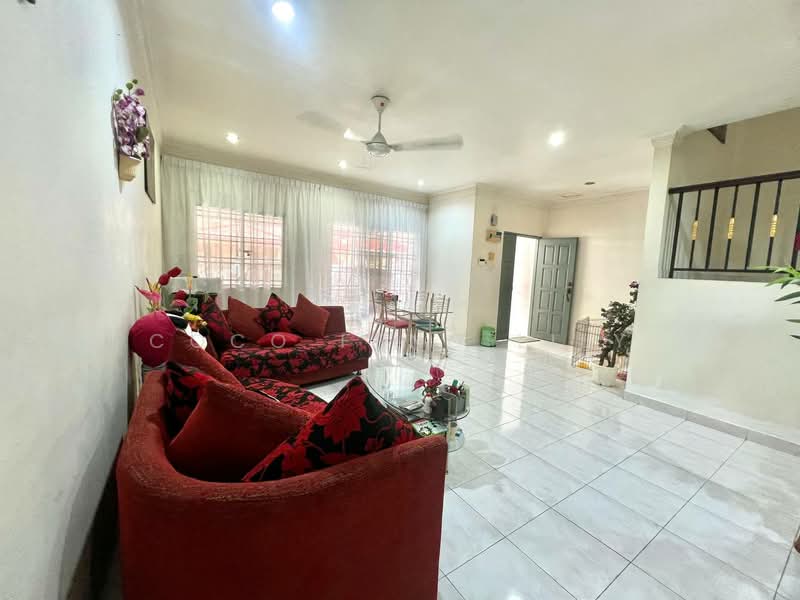 2-storey Terraced House for Sale in Taman Sri Putra (Tampoi) - Coco Feng Lily - Living Room - PropertyGuru.com.my