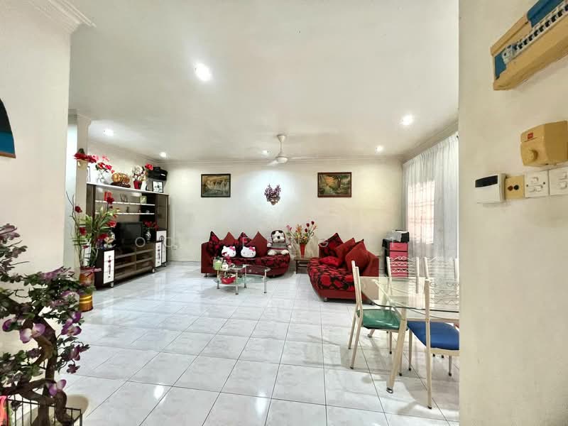 2-storey Terraced House for Sale in Taman Sri Putra (Tampoi) - Coco Feng Lily - Living Room - PropertyGuru.com.my