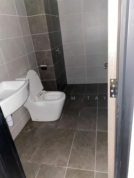 Servis Apartment untuk Dijual di Twin Tower Residence - William Tay - Bathroom - PropertyGuru.com.my