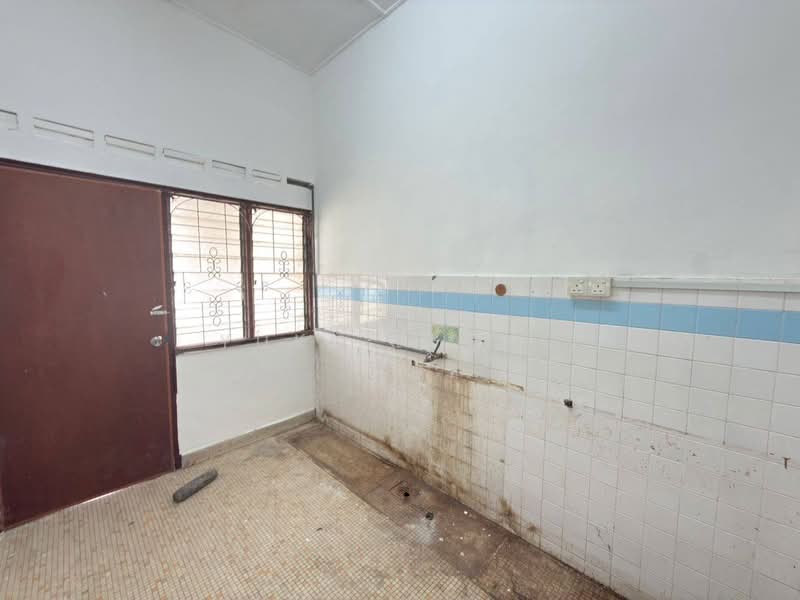 Rumah Berkembar untuk Dijual di Taman Sentosa (Johor Bahru) - Yuki Cheng - Kitchen - PropertyGuru.com.my