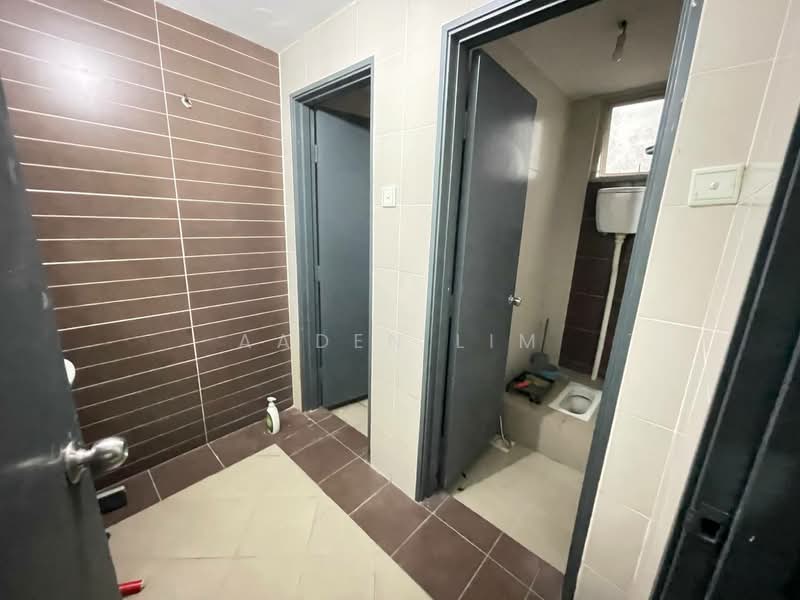 Office for Rent in Bandar Putra Permai (Seri Kembangan) - Aaden Lim - Bathroom - PropertyGuru.com.my