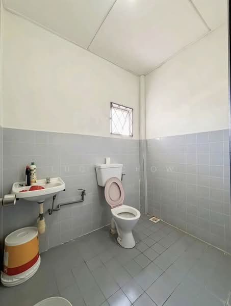 2-storey Terraced House for Sale in Bandar Country Homes (Rawang) - Lucy Chow - Bathroom - PropertyGuru.com.my