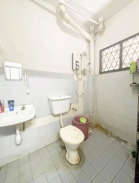 2-storey Terraced House for Sale in Bandar Country Homes (Rawang) - Lucy Chow - Bathroom - PropertyGuru.com.my