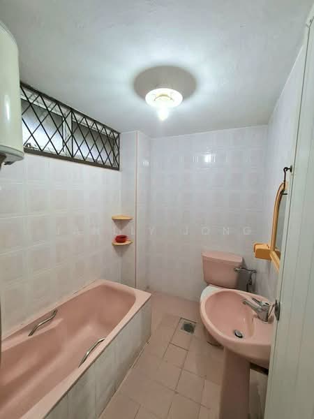 2-storey Terraced House for Sale in Taman Pelangi (Johor Bahru) - Janlly Jong - Bathroom - PropertyGuru.com.my