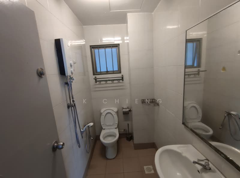 Condominium for Sale at Ridzuan Condominium - CK Chieng - Bathroom - PropertyGuru.com.my