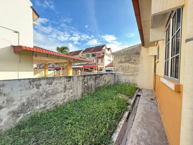 Rumah Berkembar untuk Dijual di Taman Lapangan Pelangi (Simpang Pulai) - Michelle Cheng - Exterior - PropertyGuru.com.my
