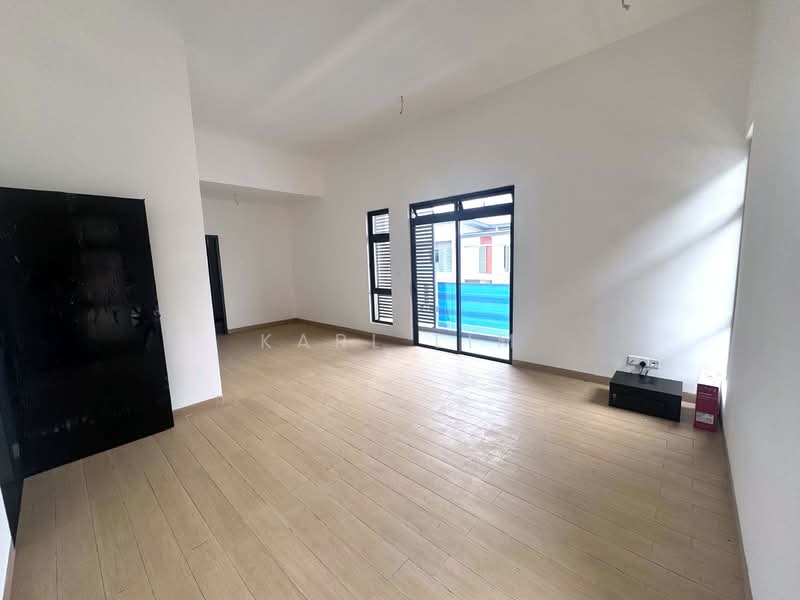 Rumah Berkembar untuk Dijual di Bandar Uda Utama (Johor Bahru) - Karl Lim - Living Room - PropertyGuru.com.my