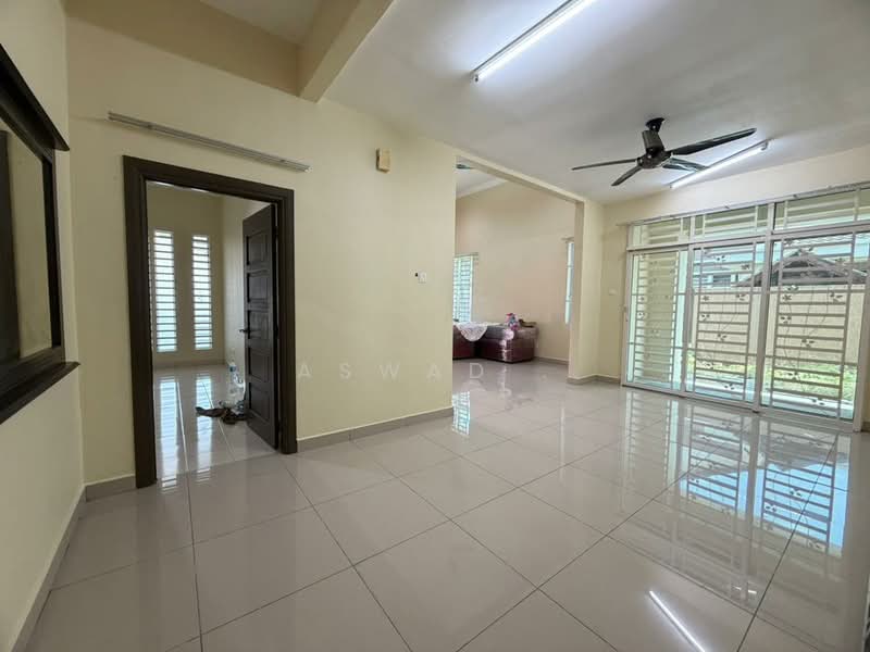 Bungalow for Sale in Taman Rupawan Indah (Kepala Batas) - Aswad . - Living Room - PropertyGuru.com.my