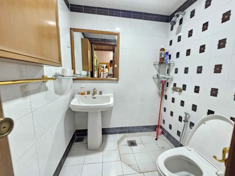 Rumah Banglo untuk Dijual di Country Heights (Kajang) - ChaoLim . - Bathroom - PropertyGuru.com.my