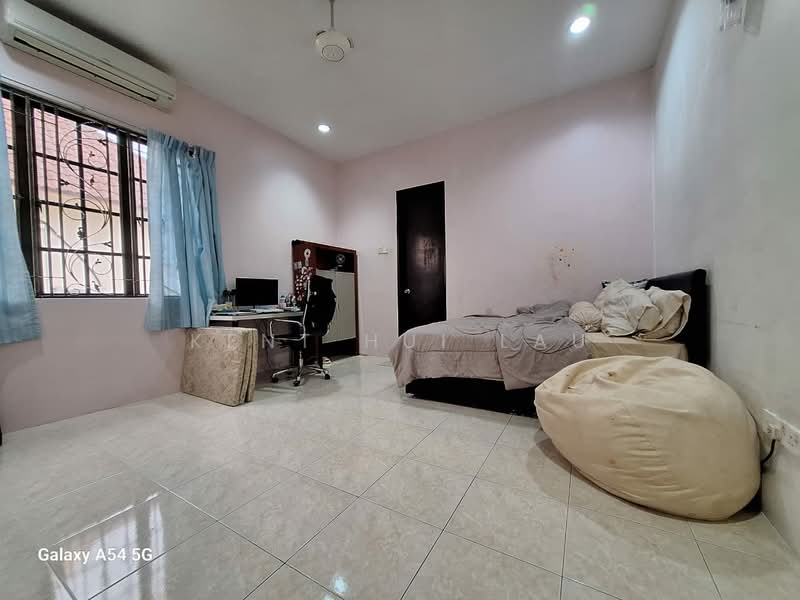 Semi-Detached House for Sale in Bandar Nusaputra (Puchong) - KENT HUI LAU - Bedroom - PropertyGuru.com.my