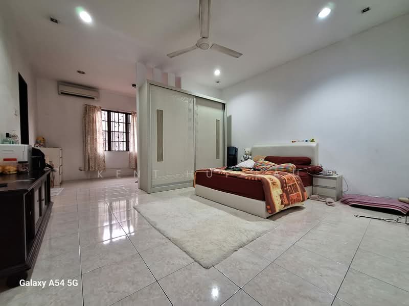 Semi-Detached House for Sale in Bandar Nusaputra (Puchong) - KENT HUI LAU - Bedroom - PropertyGuru.com.my
