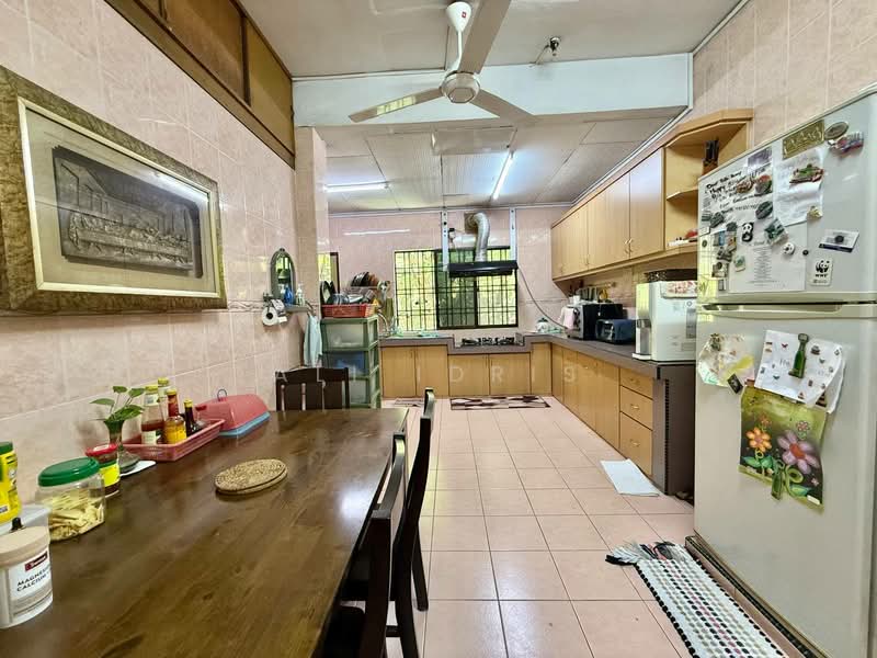 2-storey Terraced House for Sale in Taman Seputeh (Seputeh) - Ali Idris - Kitchen - PropertyGuru.com.my