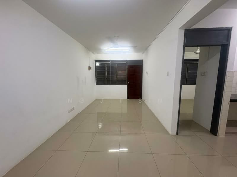 Pangsapuri untuk Disewa di Desa Permata Pearl Block 9 - Ng Jit Sin - Living Room - PropertyGuru.com.my