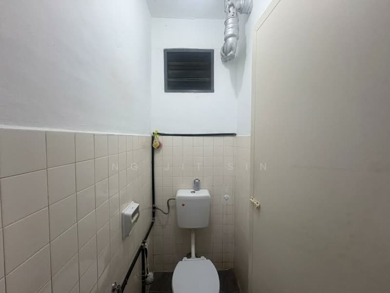 Pangsapuri untuk Disewa di Desa Permata Pearl Block 9 - Ng Jit Sin - Bathroom - PropertyGuru.com.my