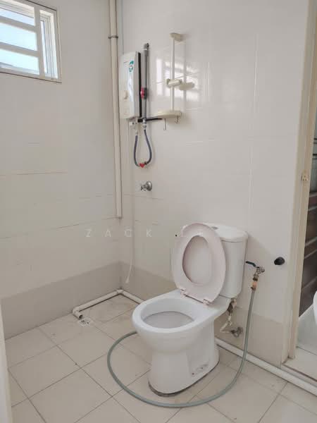 Townhouse for Sale in Raja Uda (Butterworth) - Zack Lee - Bathroom - PropertyGuru.com.my