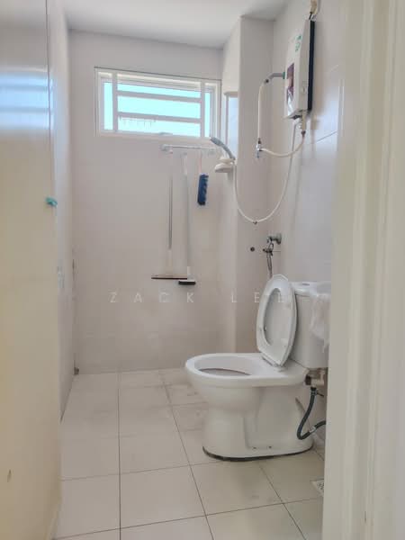 Townhouse for Sale in Raja Uda (Butterworth) - Zack Lee - Bathroom - PropertyGuru.com.my