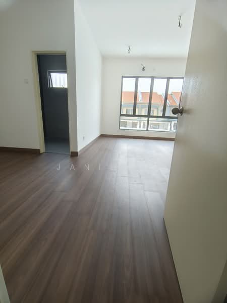 2-storey Terraced House for Sale in Seksyen U13 (Setia Alam) - Janie Lee - Master bedroom - PropertyGuru.com.my