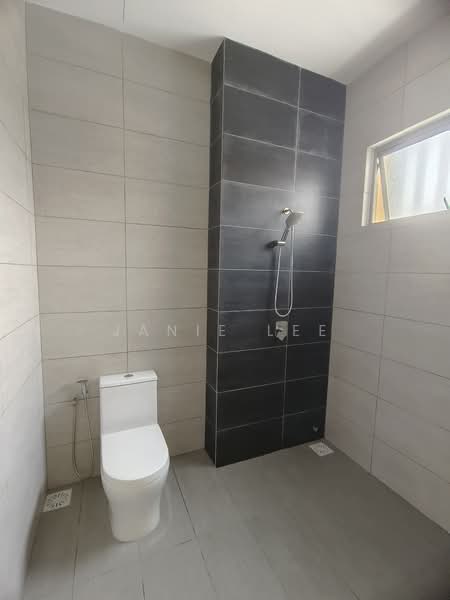 2-storey Terraced House for Sale in Seksyen U13 (Setia Alam) - Janie Lee - Master bedroom - Bathroom - PropertyGuru.com.my