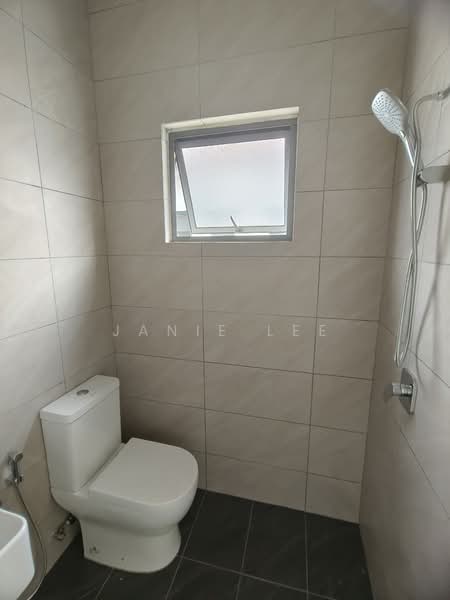 2-storey Terraced House for Sale in Seksyen U13 (Setia Alam) - Janie Lee - Bedroom 2 - Bathroom  - PropertyGuru.com.my