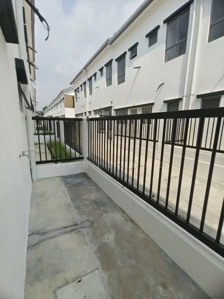2-storey Terraced House for Sale in Seksyen U13 (Setia Alam) - Janie Lee - House land behind 5 feet - PropertyGuru.com.my