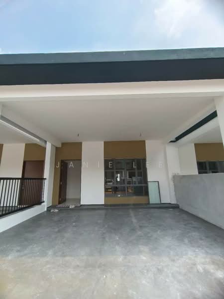 2-storey Terraced House for Sale in Seksyen U13 (Setia Alam) - Janie Lee - car porch (can fit 2 car) - PropertyGuru.com.my