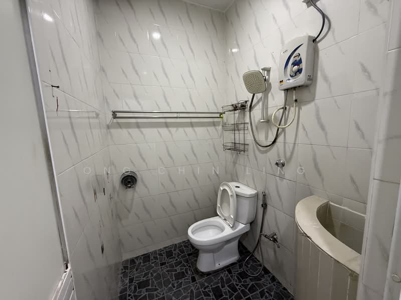 Terraced House for Sale in Skudai (Johor) - Ong Chin Ling - Bathroom - PropertyGuru.com.my
