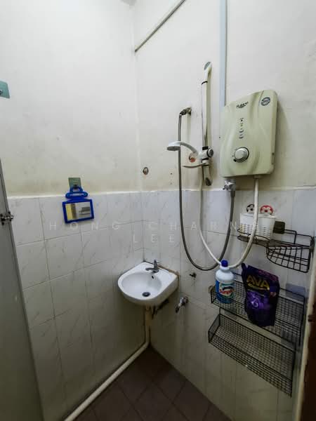 2-storey Terraced House for Rent in Permas Jaya (Johor) - Hong Charng Lee - Bathroom - PropertyGuru.com.my