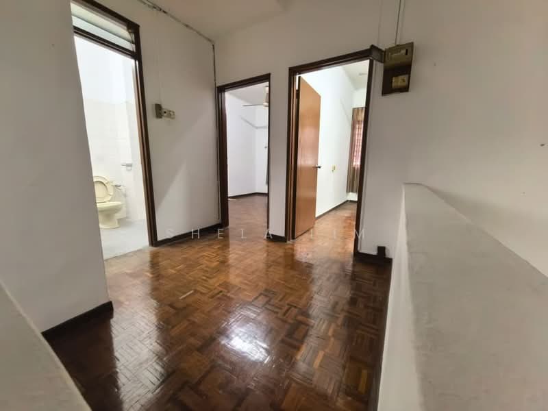 2-storey Terraced House for Sale in Taman Bukit Mewah (Tampoi) - Shela Lim - Bathroom - PropertyGuru.com.my
