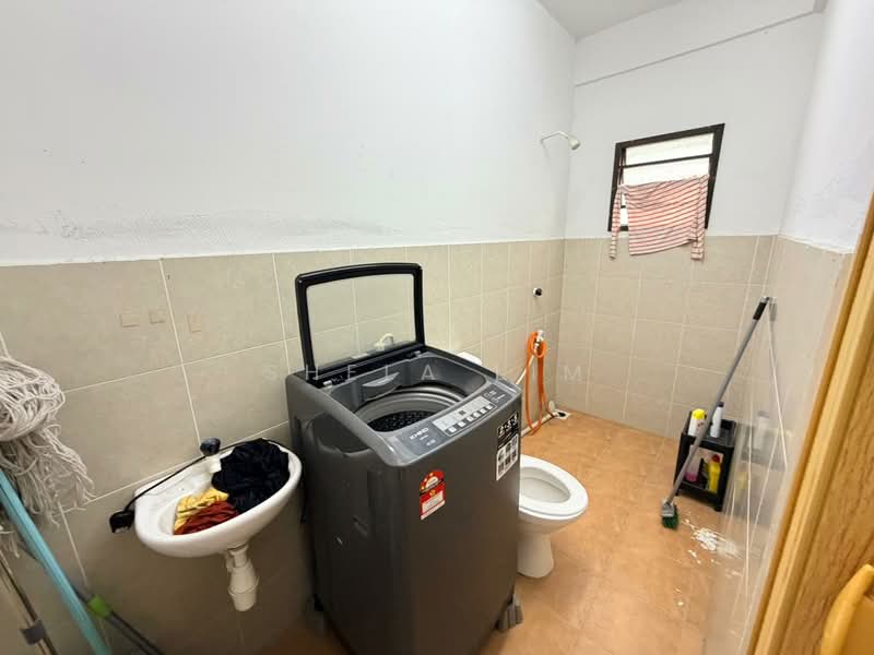 2-storey Terraced House for Sale in Taman Scientex Pasir Gudang (Pasir Gudang) - Shela Lim - Bathroom - PropertyGuru.com.my