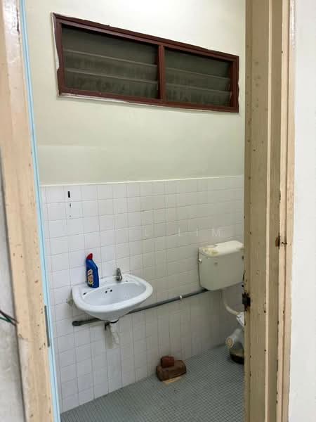 Rumah Teres 1 Tingkat untuk Dijual di Taman Pelangi (Johor Bahru) - Karl Lim - Bathroom - PropertyGuru.com.my
