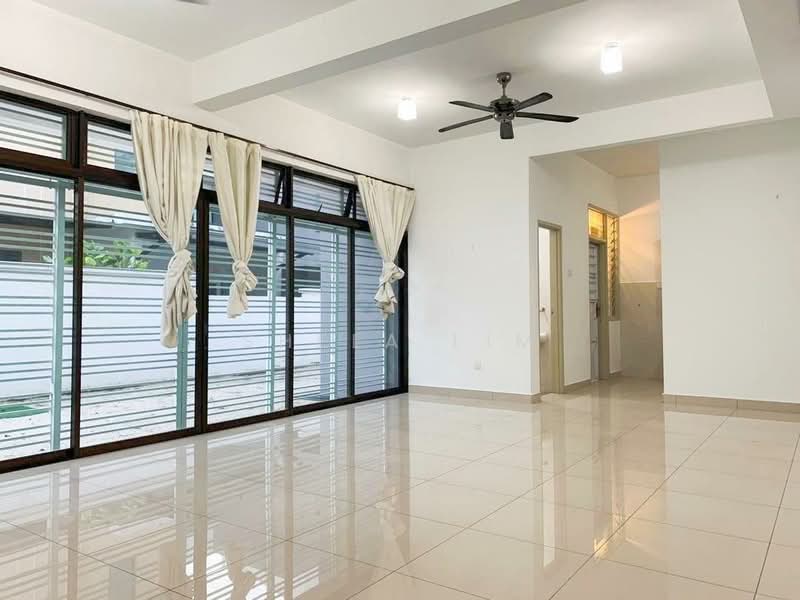Rumah Kluster untuk Dijual di Taman Adda Heights (Tebrau) - Shela Lim - Living Room - PropertyGuru.com.my
