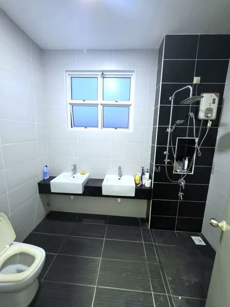 Semi-Detached House for Sale in Taman Universiti (Skudai) - Karl Lim - Bathroom - PropertyGuru.com.my