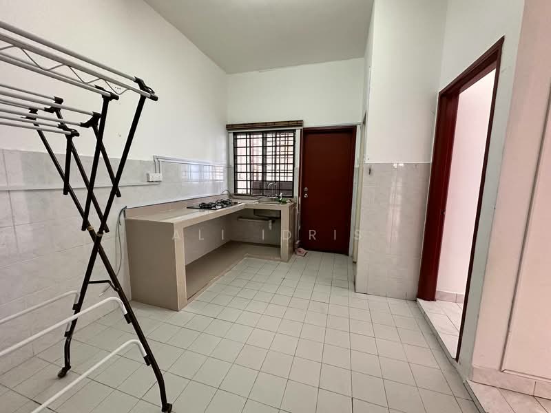 Rumah Teres 2 Tingkat untuk Dijual di Seksyen 8 (Bangi) - Ali Idris - Kitchen - PropertyGuru.com.my