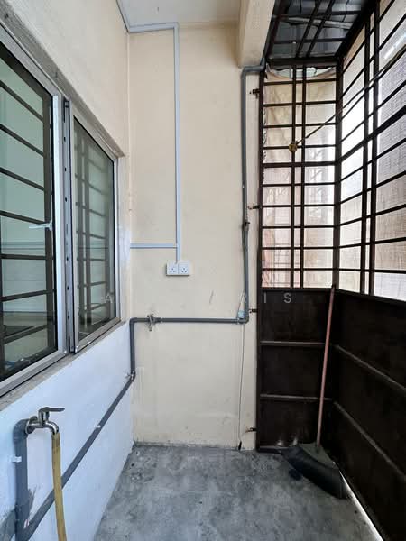 Rumah Teres 2 Tingkat untuk Dijual di Seksyen 8 (Bangi) - Ali Idris - Balcony - PropertyGuru.com.my