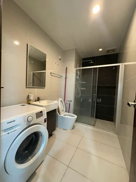 Condominium for Rent at Amberside @ Country Garden Danga Bay - Jason Fam - Bathroom - PropertyGuru.com.my