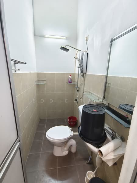 2-storey Terraced House for Sale in Taman Scientex Pasir Gudang (Pasir Gudang) - Eddie Tam - Bathroom - PropertyGuru.com.my