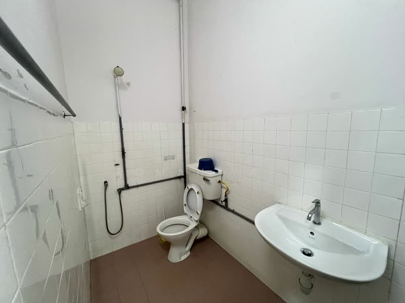 2-storey Terraced House for Sale in Bandar Baru Sungai Buloh (Sungai Buloh) - Roman Yap - Bathroom - PropertyGuru.com.my