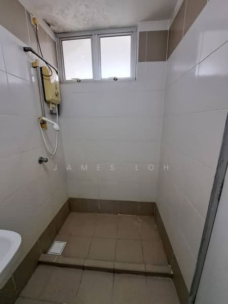 Servis Apartment untuk Disewa di Menara Rajawali - James Loh - Bathroom - PropertyGuru.com.my