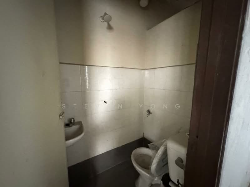 Pangsapuri untuk Dijual di PPR Lembah Subang 2 - Steven Yong - Bathroom - PropertyGuru.com.my