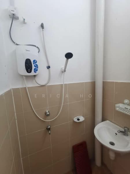 2-storey Terraced House for Sale in Taman Scientex Utama (Senai) - Erica Ho - Bathroom - PropertyGuru.com.my