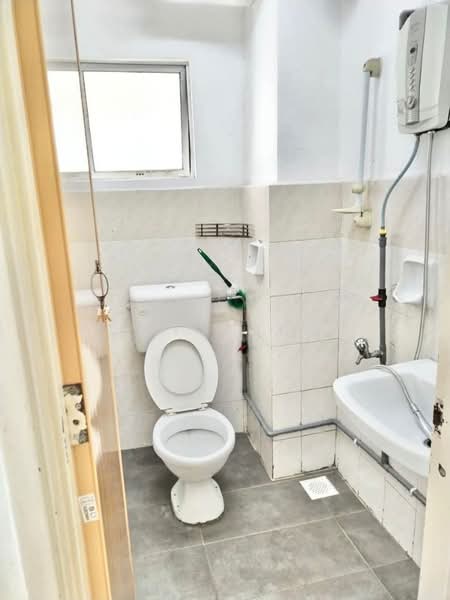Pangsapuri untuk Dijual di Flora Damansara Apartment - Jay Yong - Bathroom - PropertyGuru.com.my