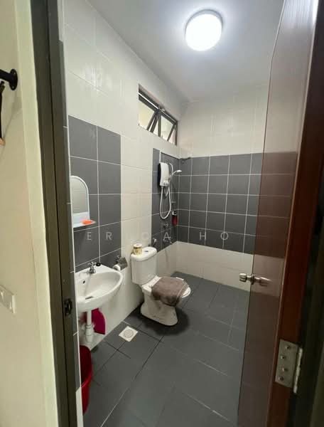 Rumah Kluster untuk Dijual di Taman Sutera Utama (Skudai) - Erica Ho - Bathroom - PropertyGuru.com.my